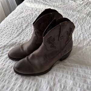 Børn Cowboy Ankle Boots in Brown, Size 9.5